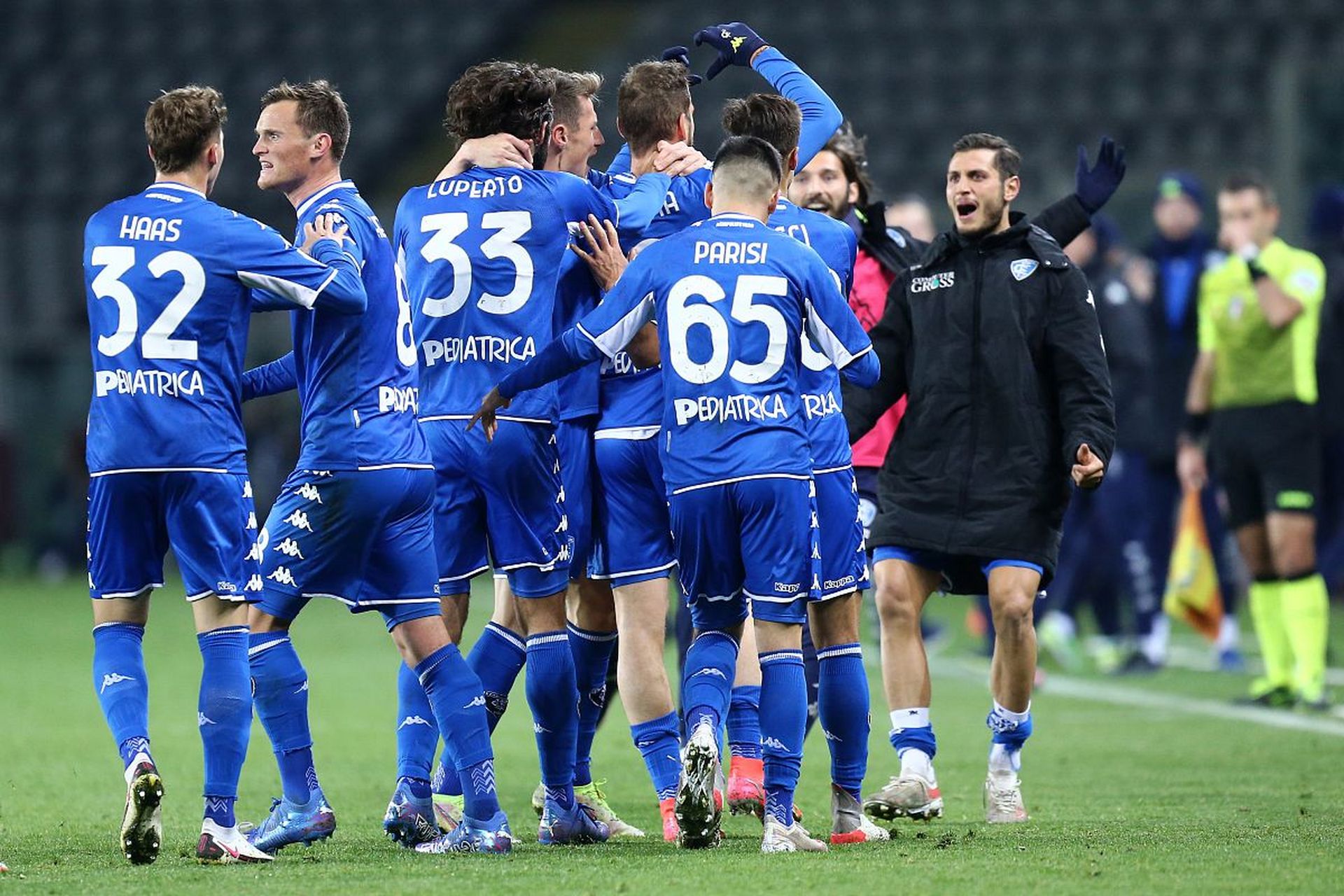 该俱乐部仍 该俱乐部仍